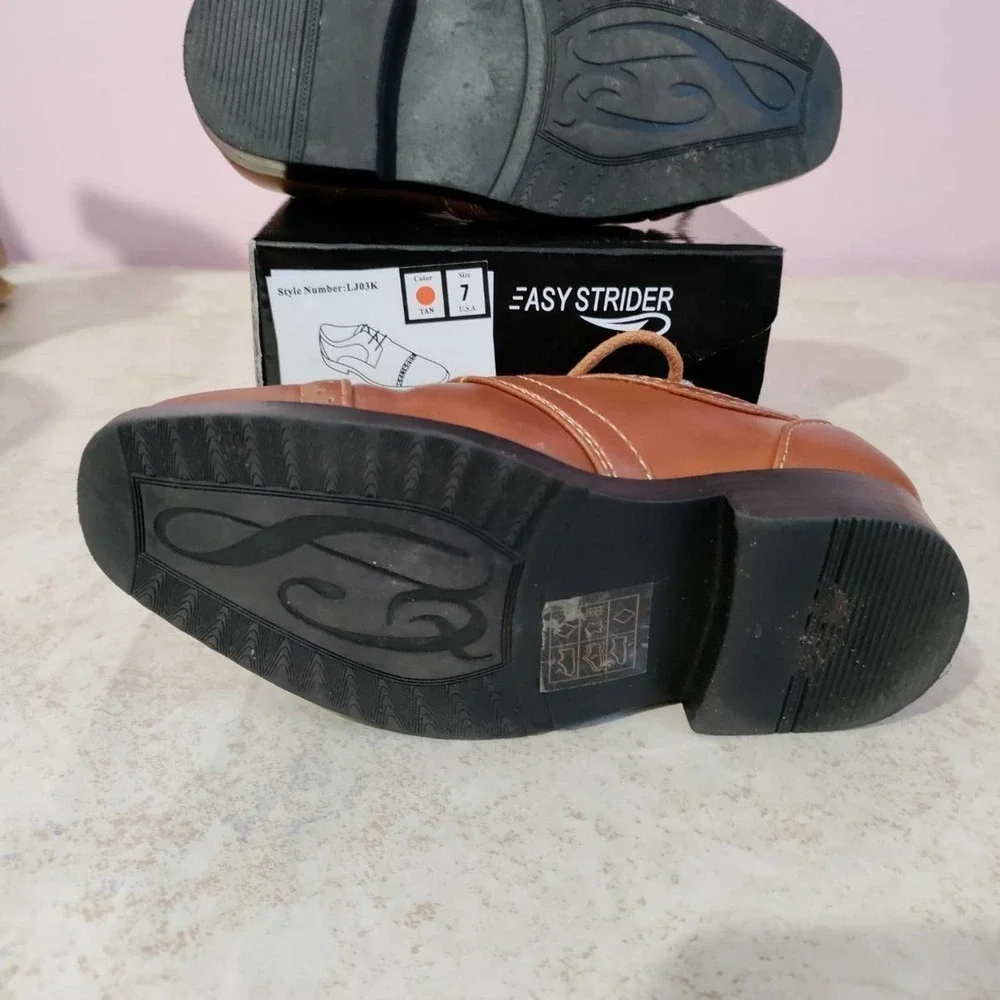 Boys easy striders tan dress shoes size 7